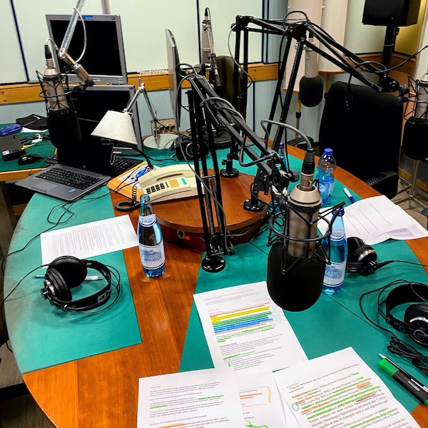 Radiosendung "live on air" zum Thema Hypnose RAI Südtirol in Bozen Sprechstunde - Moderatorin Sigrid Flenger - Experte Hypnosetrainer & -coach Michael Deutschmann - Mentaltraining - Sport Tirol - Mental Training - Sportmentaltraining - Mental Coaching - Mentalcoaching - Sport Mentalcoaching - Coaching - Training - Supervision - Hypnose - Sporthypnose - Michael Deutschmann, Akademischer Mentalcoach, Coach, Trainer, Mentaltrainer, Mental Trainer, Mental Coach, Sportmentaltrainer, Sport Mentalcoach, Hypnosetrainer, Hypnosecoach, Supervisor, Seminarleiter, Workshops, Seminare, Erfolgscoach, Erfolg, Success, Sport, Leistungssport, Mental Austria